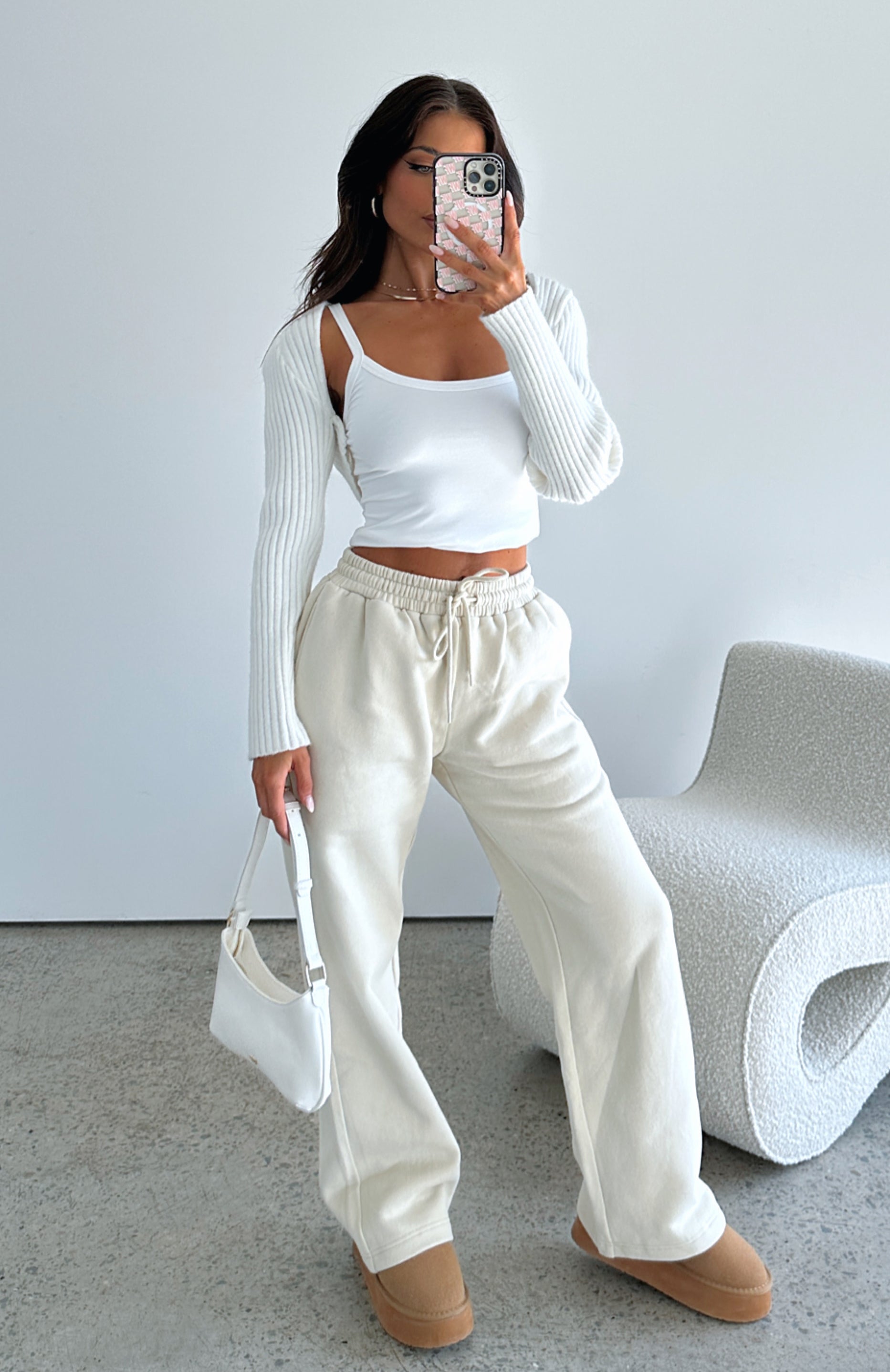 http://whitefoxboutique.co.uk/cdn/shop/files/STICK_WITH_ME_WIDE_LEG_SWEATPANTS_18.09..23_02.jpg?v=1695254054