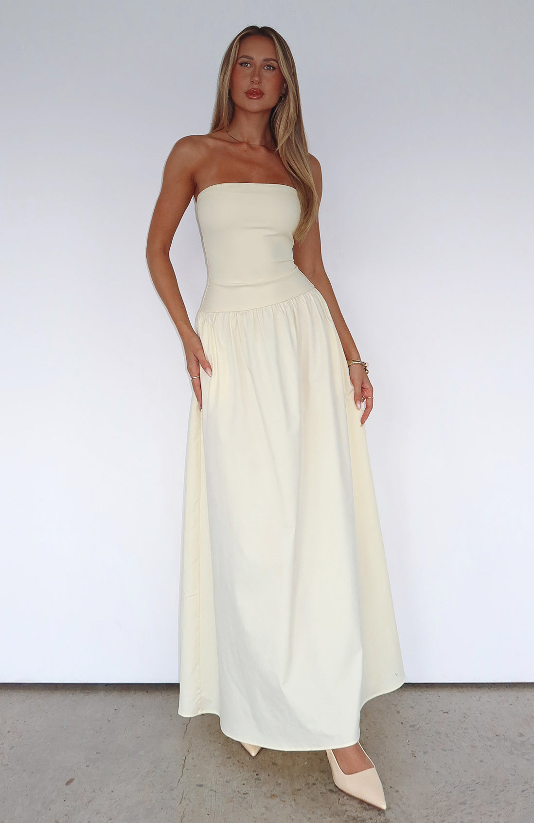 knee length dresses for ladies Bambina Lemon Scoop-Neck Pleated Maxi Dress – Club L London main image 1